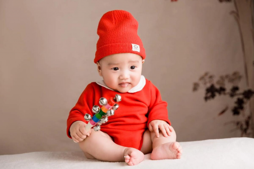 河池宝宝几个月戴银手镯好 河池宝宝几个月戴银手镯好